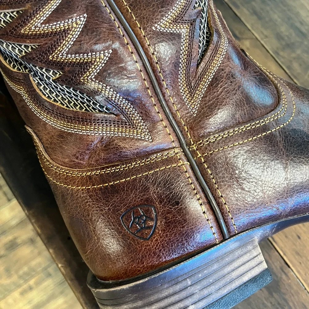 Ariat Brown Western Boots with Intricate Stitching - Picture 8 of 9